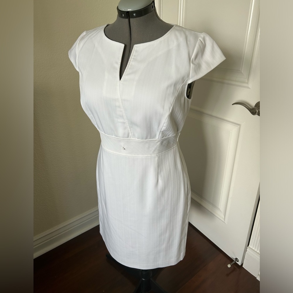 Antonio Melani white dress. Vneck. Size 10